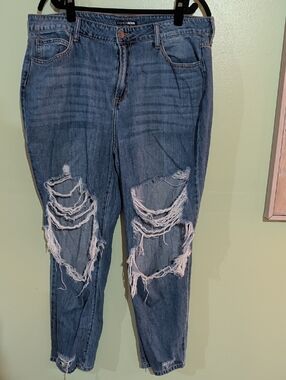 Fashion Nova Women's Blue Distressed Boyfriend Jeans